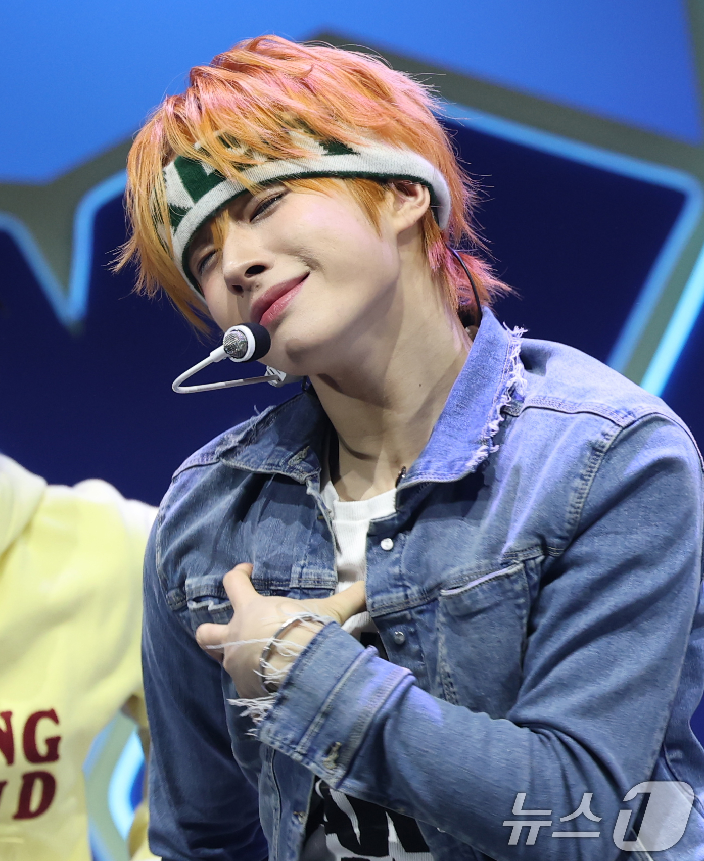 (서울=뉴스1) 권현진 기자 = 그룹 투어스(TWS) 경민이 13일 서울 광진구 예스24 라이브홀에서 가진 미니 4집 '플레이 하드(play hard)' 발매 쇼케이스에서 타이틀 …