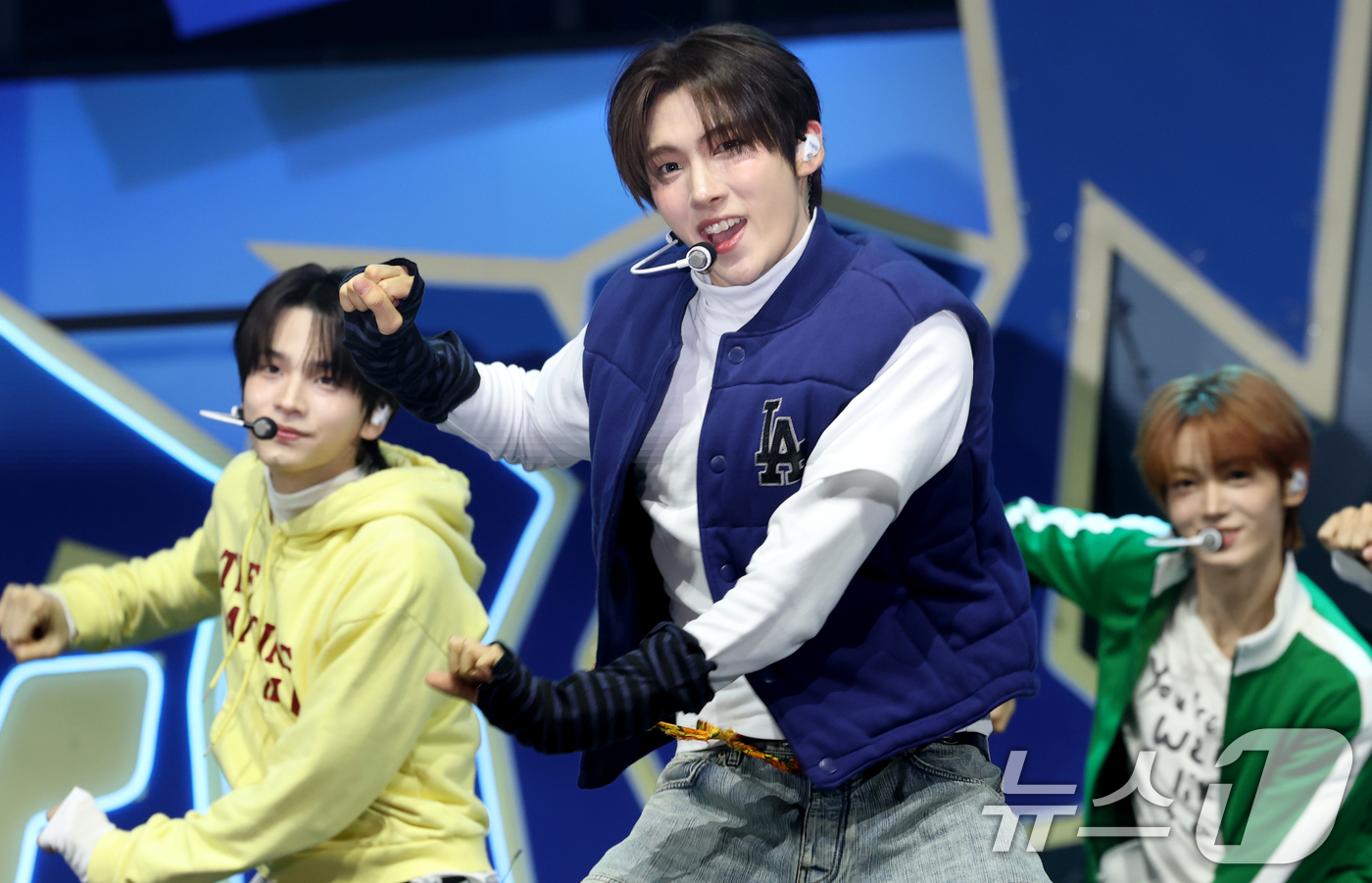 (서울=뉴스1) 권현진 기자 = 그룹 투어스(TWS) 영재가 13일 서울 광진구 예스24 라이브홀에서 가진 미니 4집 '플레이 하드(play hard)' 발매 쇼케이스에서 타이틀 …