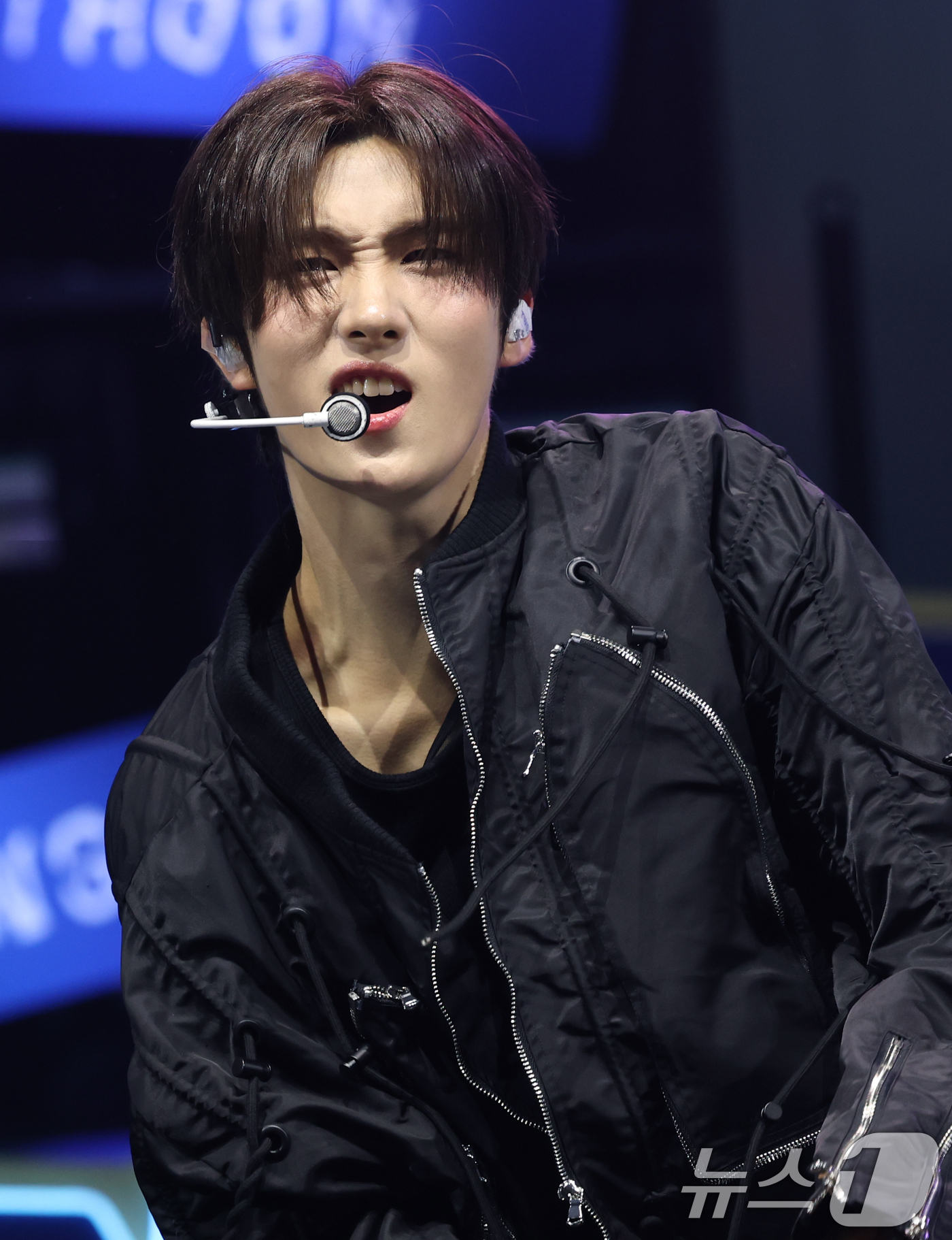 (서울=뉴스1) 권현진 기자 = 그룹 투어스(TWS) 영재가 13일 서울 광진구 예스24 라이브홀에서 가진 미니 4집 '플레이 하드(play hard)' 발매 쇼케이스에서 신곡을 …