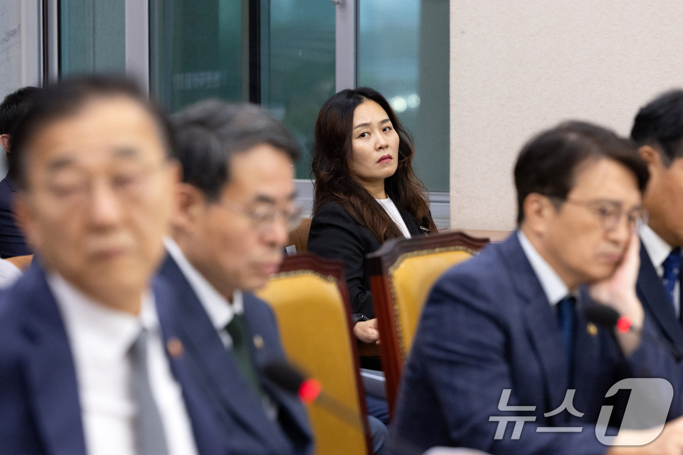 (서울=뉴스1) 이승배 기자 = 김유진 12.29 무안공항 제주항공 여객기 참사 유가족협의회 대표가 13일 서울 여의도 국회에서 열린 국토교통위원회 국정감사에 출석해 있다. 202 …