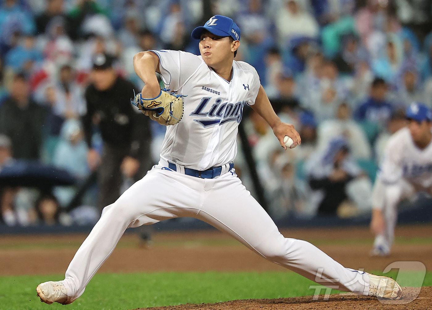 (대구=뉴스1) 김진환 기자 = 13일 오후 대구 삼성라이온즈파크에서 열린 프로야구 2025 신한 SOL뱅크 KBO 준플레이오프 3차전 SSG 랜더스와 삼성 라이온즈의 경기, 삼성 …