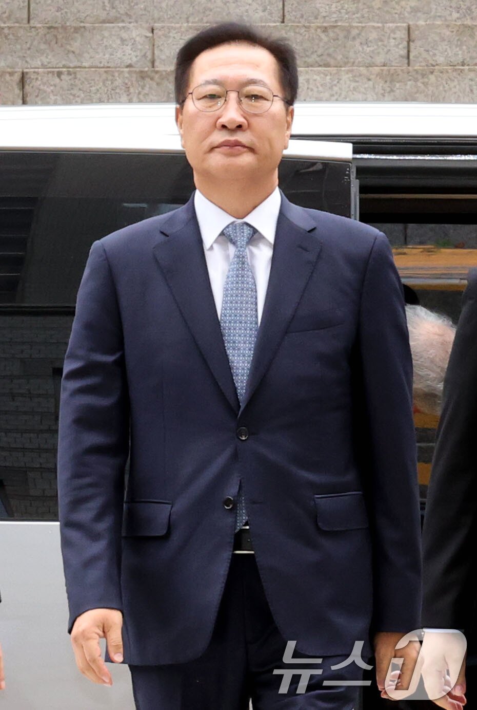 본문 이미지 - 윤석열 전 대통령의 비상 계엄 선포에 가담한 혐의를 받는 박성재 전 법무부장관이 14일 오전 서울 서초구 서울중앙지방법원에서 열린 구속 전 피의자심문&#40;영장실질심사&#41;에 출석하고 있다. 2025.10.14/뉴스1 ⓒ News1 이광호 기자