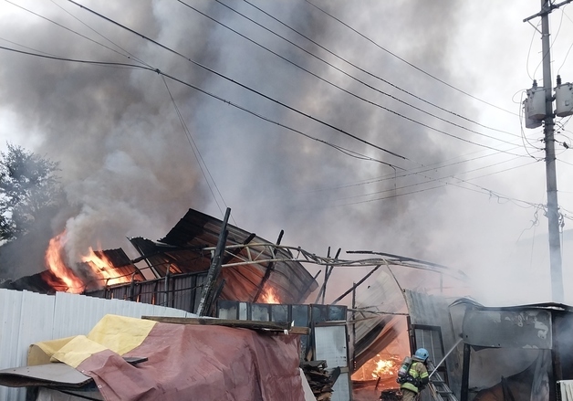 남양주 가구공장 화재…인명피해 없어