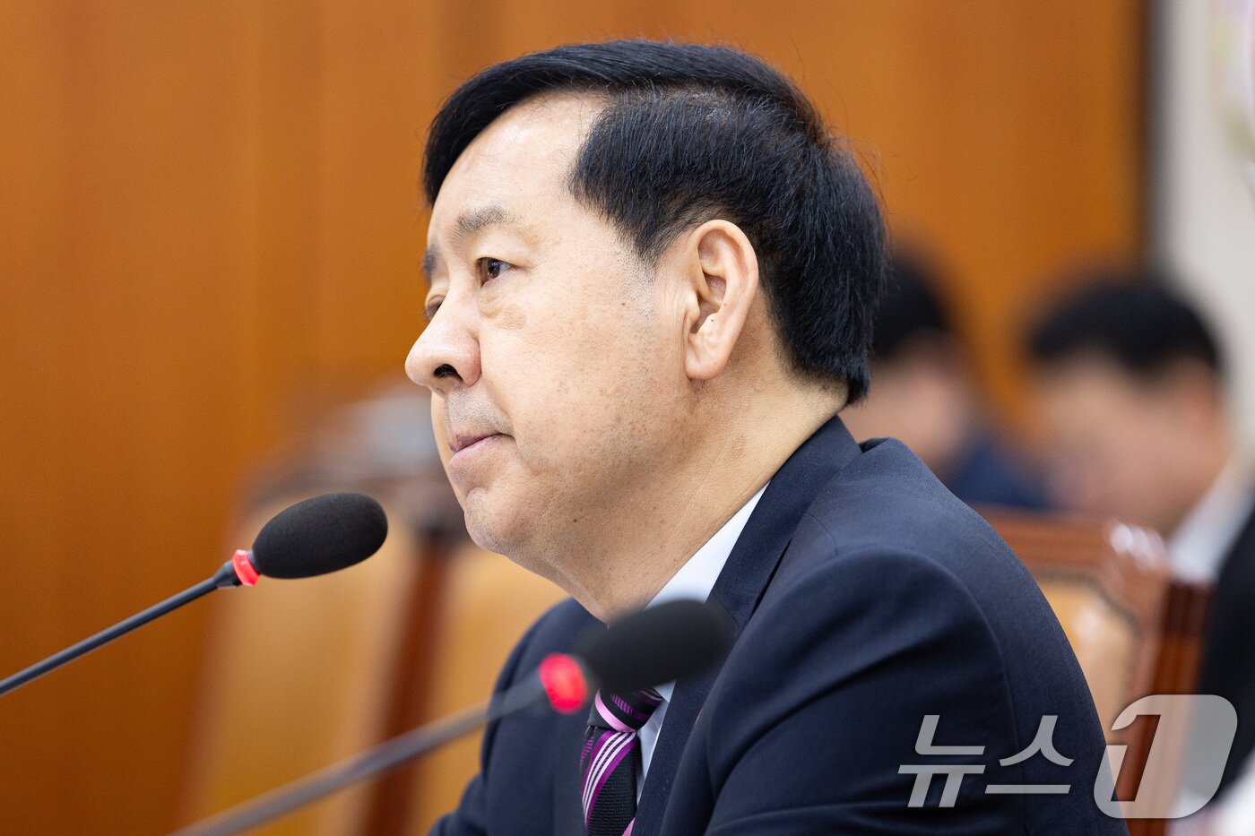 본문 이미지 - 구윤철 부총리 겸 기획재정부 장관이 14일 서울 여의도 국회에서 열린 기획재정위원회의 기획재정부&#40;조세정책&#41;에 대한 국정감사에서 의원 질의를 경청하고 있다. 2025.10.14/뉴스1 ⓒ News1 유승관 기자
