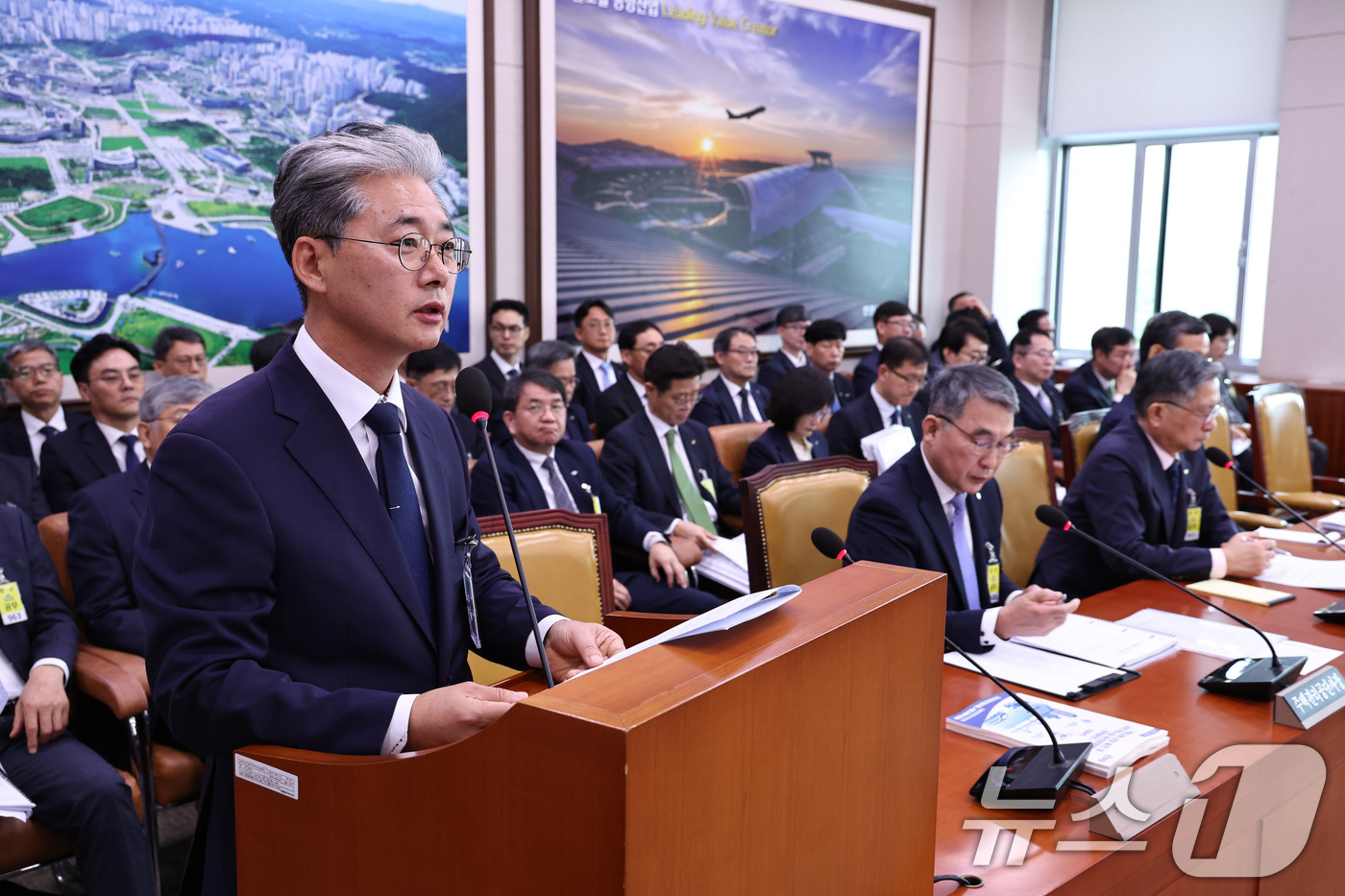 (서울=뉴스1) 구윤성 기자 = 권대철 건설기술교육원장이 14일 오전 서울 여의도 국회에서 열린 국회 국토교통위원회 국정감사에서 업무보고를 하고 있다. 2025.10.14/뉴스1