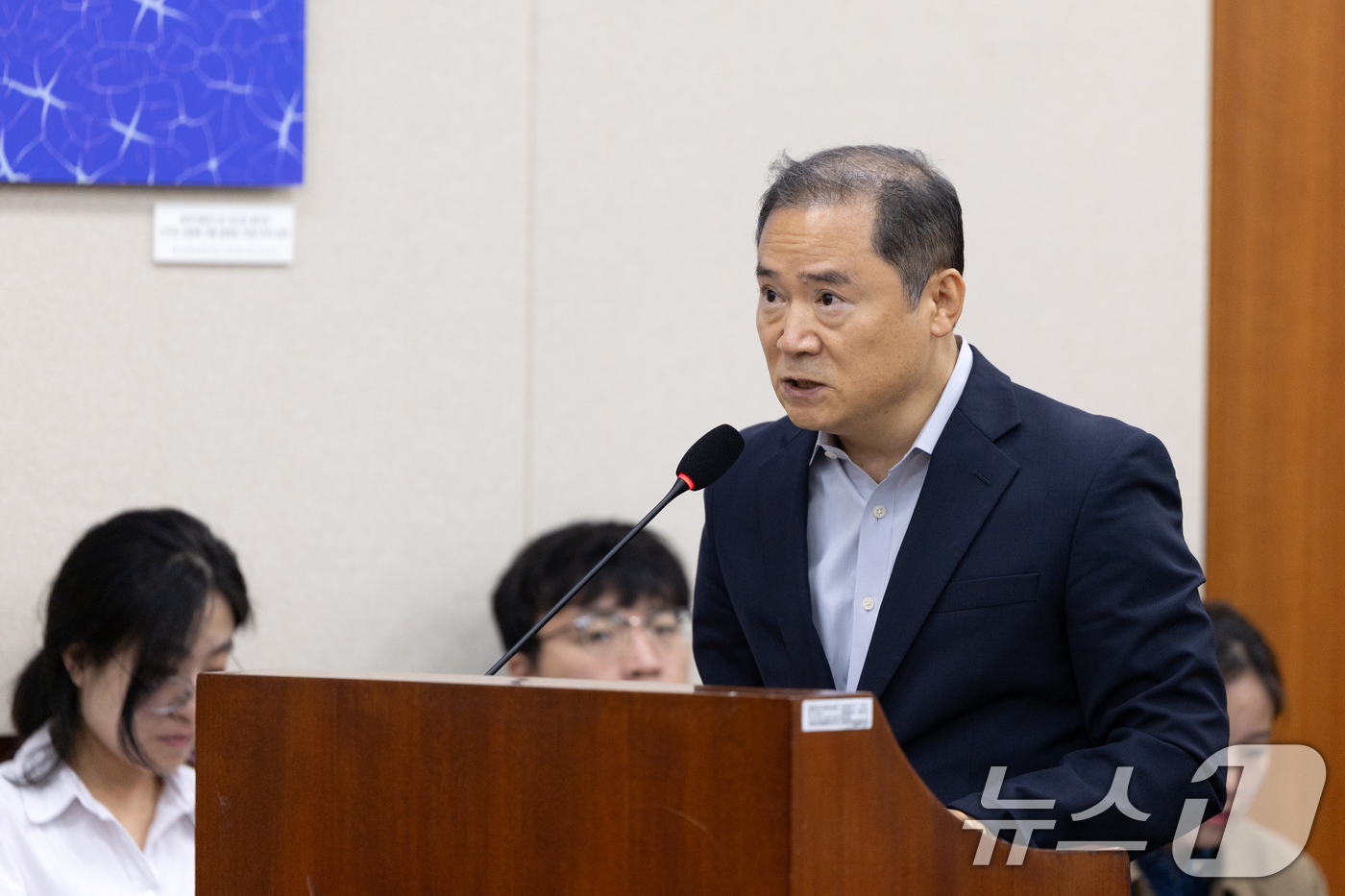 (서울=뉴스1) 이승배 기자 = 최철호 시청자미디어재단 이사장이 14일 서울 여의도 국회에서 열린 과학기술정보방송통신위원회 방송통신위원회 등에 대한 국정감사에 출석해 업무보고하고 …