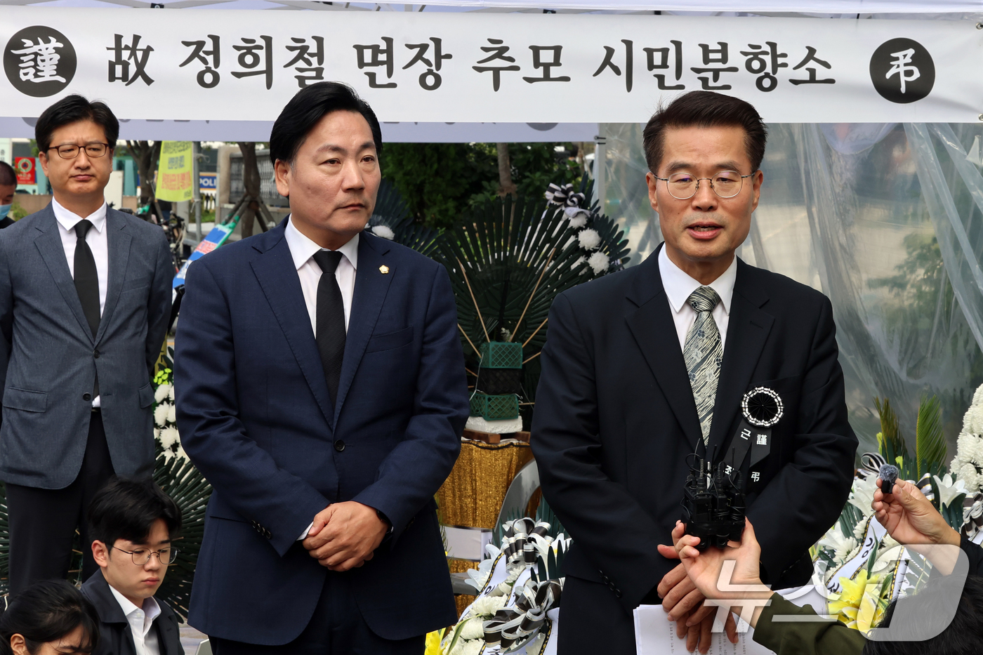 (서울=뉴스1) 황기선 기자 = 양평 공흥지구 개발 특혜 의혹으로 김건희 특검 수사를 받다가 숨진 경기 양평군 공무원 측 박경호 변호사가 14일 오전 서울 종로구 김건희 특검 사무 …