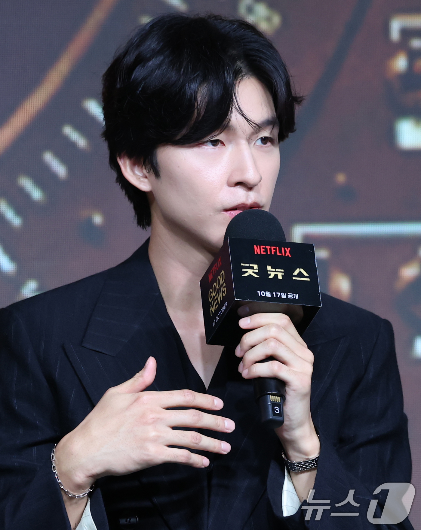 (서울=뉴스1) 권현진 기자 = 배우 홍경이 14일 JW 메리어트 동대문 스퀘어 서울에서 열린 넷플릭스 영화 ’굿뉴스’의 제작발표회에 참석해 인사말을 하고 있다.’굿뉴스’는 197 …