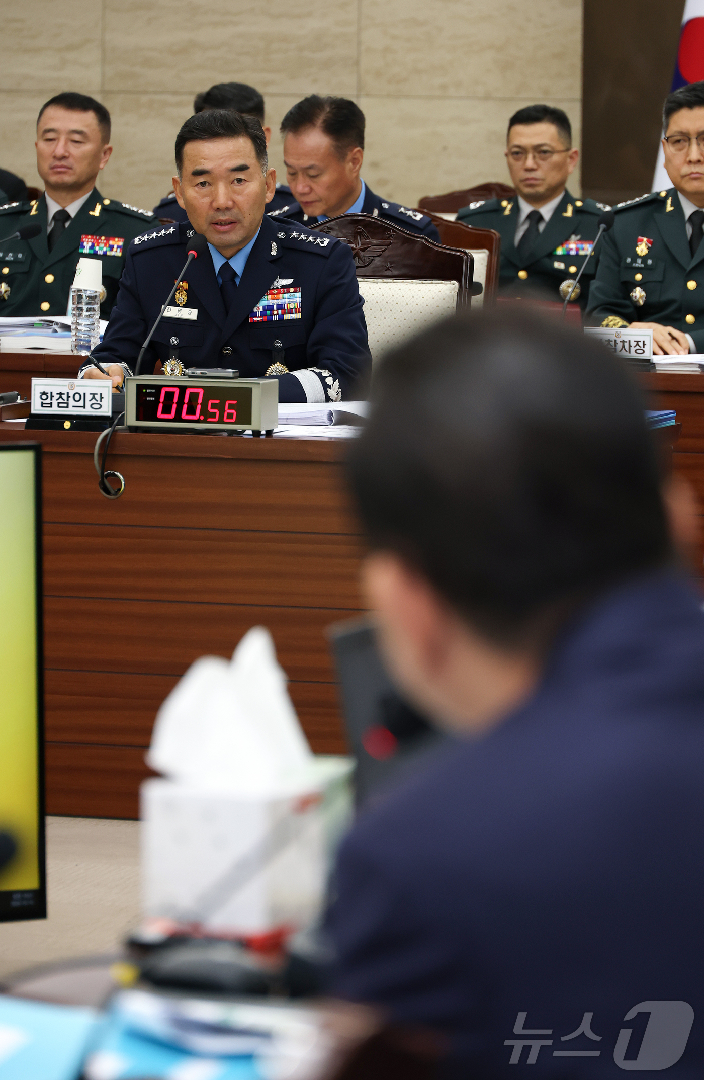 (서울=뉴스1) 국회사진기자단 = 진영승 합동참모본부 의장이 14일 오전 서울 용산구 합동참모본부에서 열린 2025년 국정감사에서 의원 질의에 답변하고 있다. 2025.10.14/ …