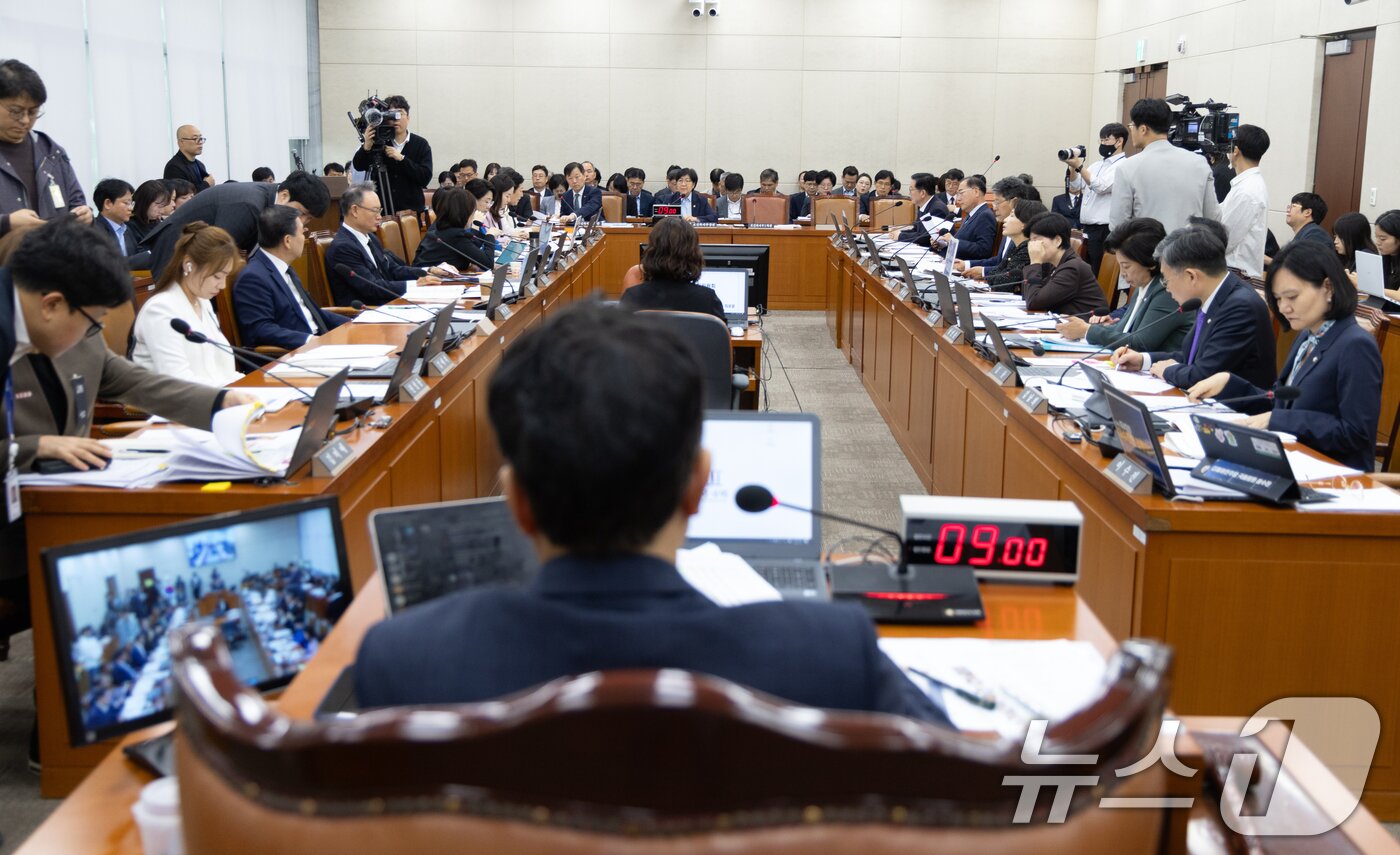 본문 이미지 - 14일 서울 여의도 국회에서 보건복지위원회 보건복지부 등에 대한 국정감사가 진행되고 있다. 2025.10.14/뉴스1 ⓒ News1 이승배 기자