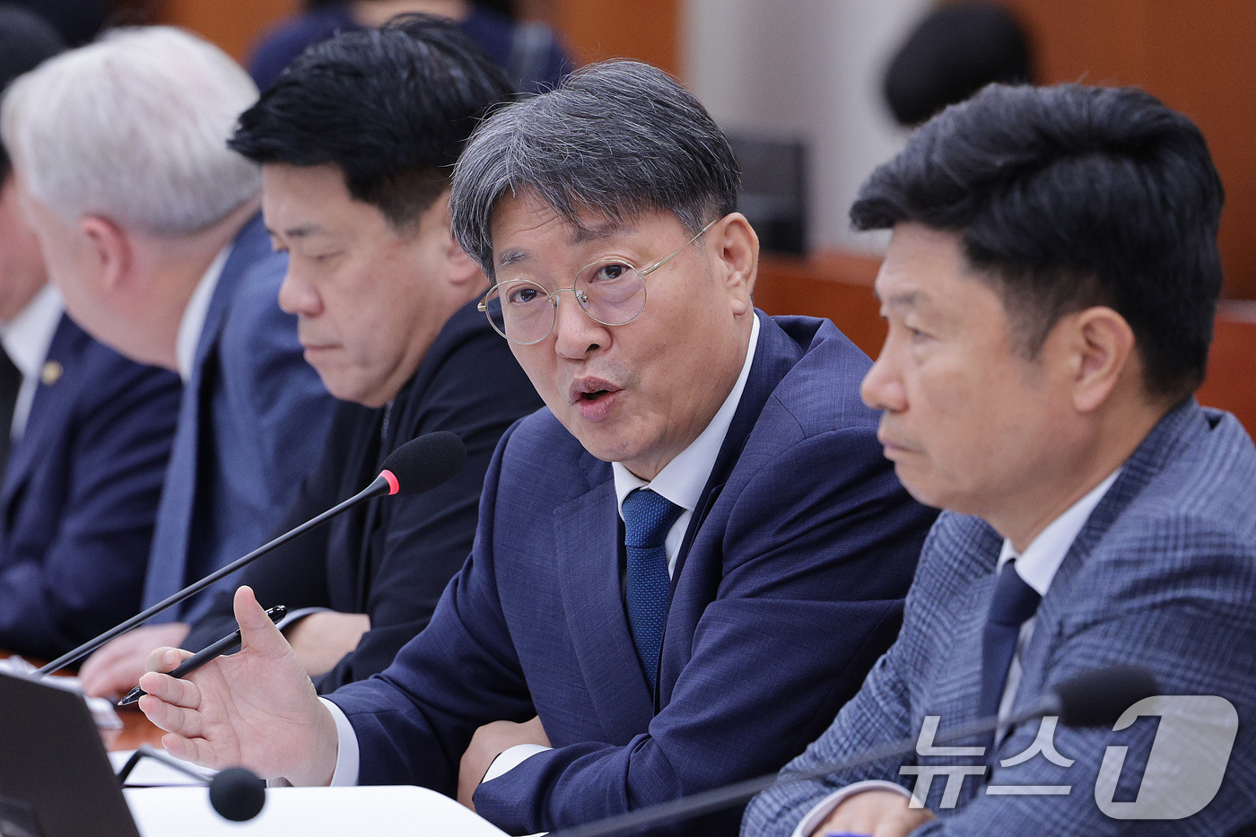 (서울=뉴스1) 신웅수 기자 = 이춘석 무소속 의원이 14일 서울 여의도 국회 외교통일위원회에서 열린 통일부 등에 대한 국정감사에서 질의하고 있다. 2025.10.14/뉴스1