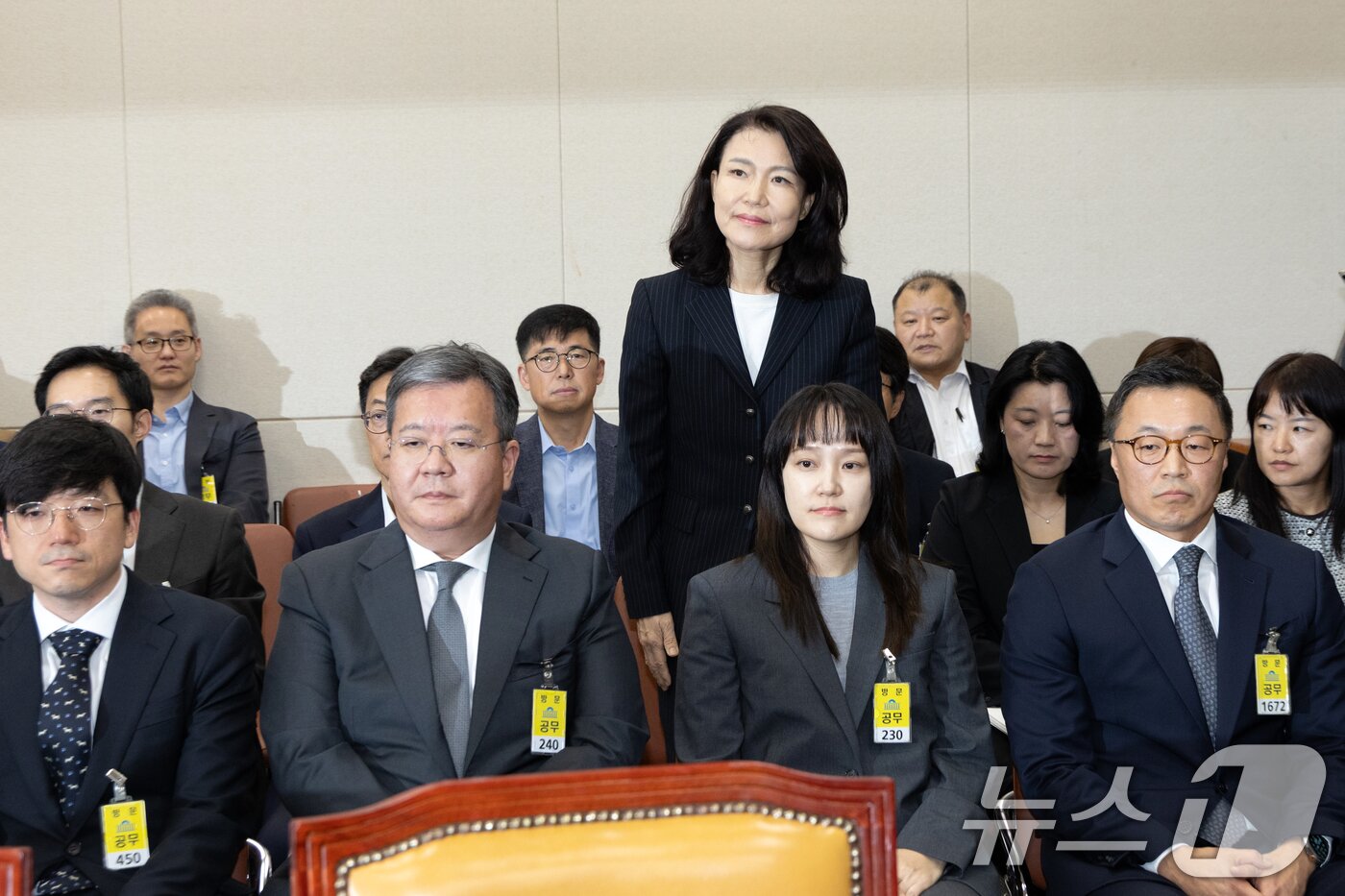 본문 이미지 - 이진숙 전 방송통신위원장이 14일 서울 여의도 국회에서 열린 과학기술정보방송통신위원회 방송통신위원회 등에 대한 국정감사에 출석해 인사하고 있다. 2025.10.14/뉴스1 ⓒ News1 이승배 기자