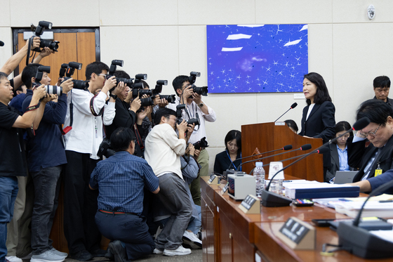 "최민희 위원장이 딸 청첩장 줬다"…과방위, 이진숙 '위증' 고발