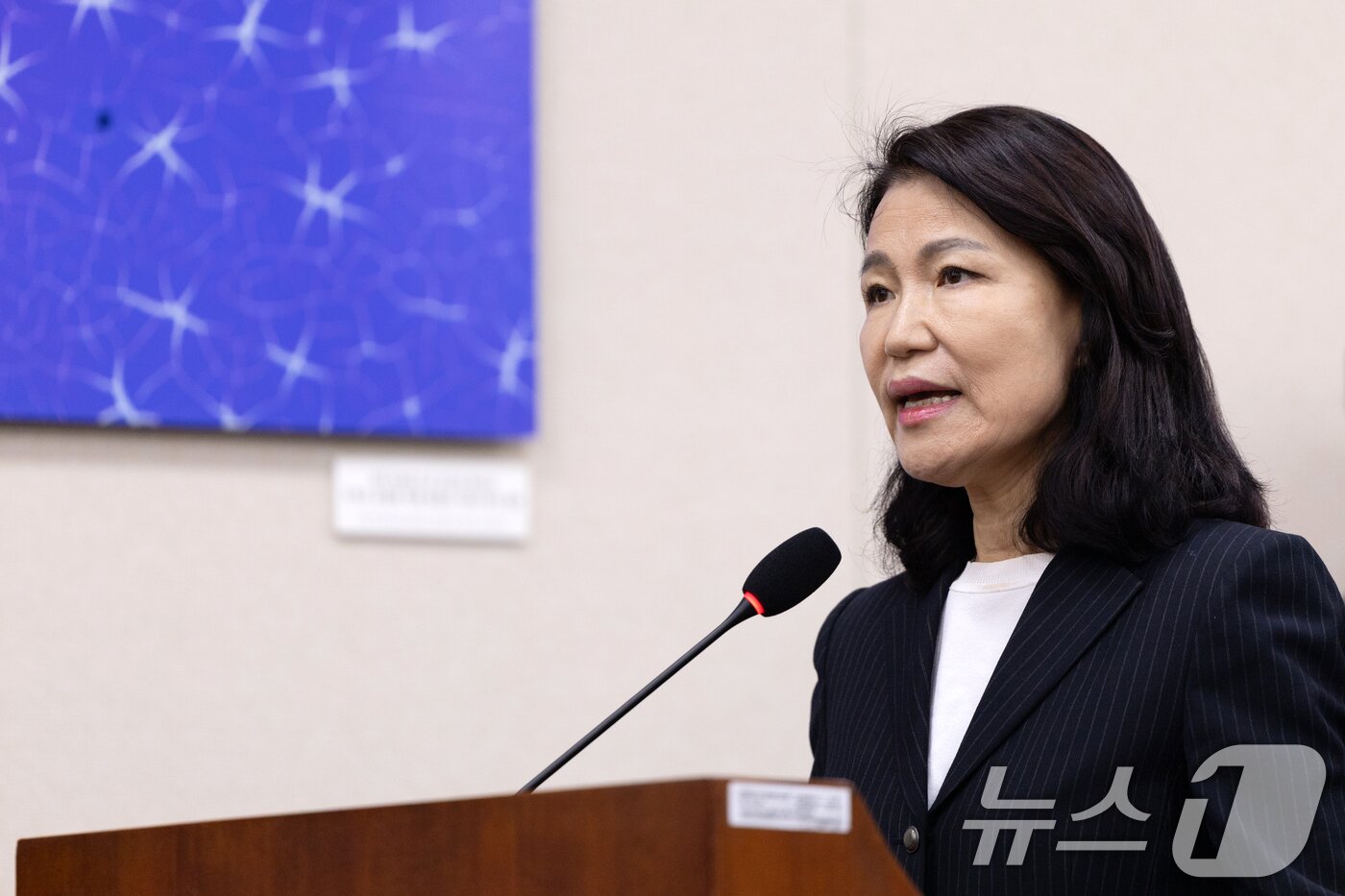 본문 이미지 - 이진숙 전 방송통신위원장이 14일 서울 여의도 국회에서 열린 과학기술정보방송통신위원회 방송통신위원회 등에 대한 국정감사에 출석해 의원 질의에 답변하고 있다. 2025.10.14/뉴스1 ⓒ News1 이승배 기자