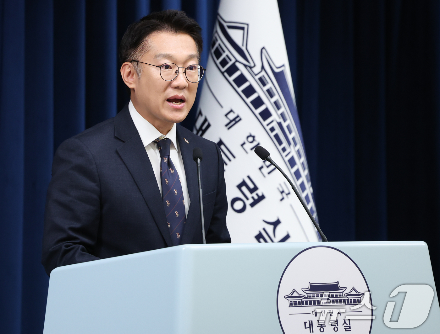 (서울=뉴스1) 허경 기자 = 김남준 대통령실 대변인이 14일 서울 용산 대통령실에서 국무회의 관련 브리핑을 하고 있다. 2025.10.14/뉴스1