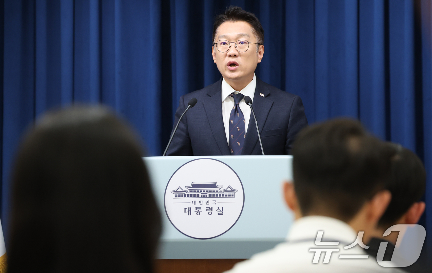 (서울=뉴스1) 허경 기자 = 김남준 대통령실 대변인이 14일 서울 용산 대통령실에서 국무회의 관련 브리핑을 하고 있다. 2025.10.14/뉴스1