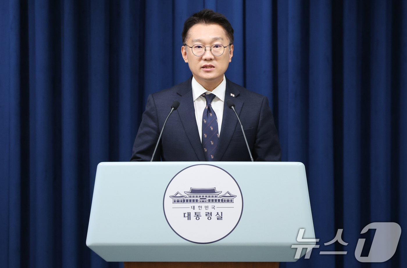 (서울=뉴스1) 허경 기자 = 김남준 대통령실 대변인이 14일 서울 용산 대통령실에서 국무회의 관련 브리핑을 하고 있다. 2025.10.14/뉴스1