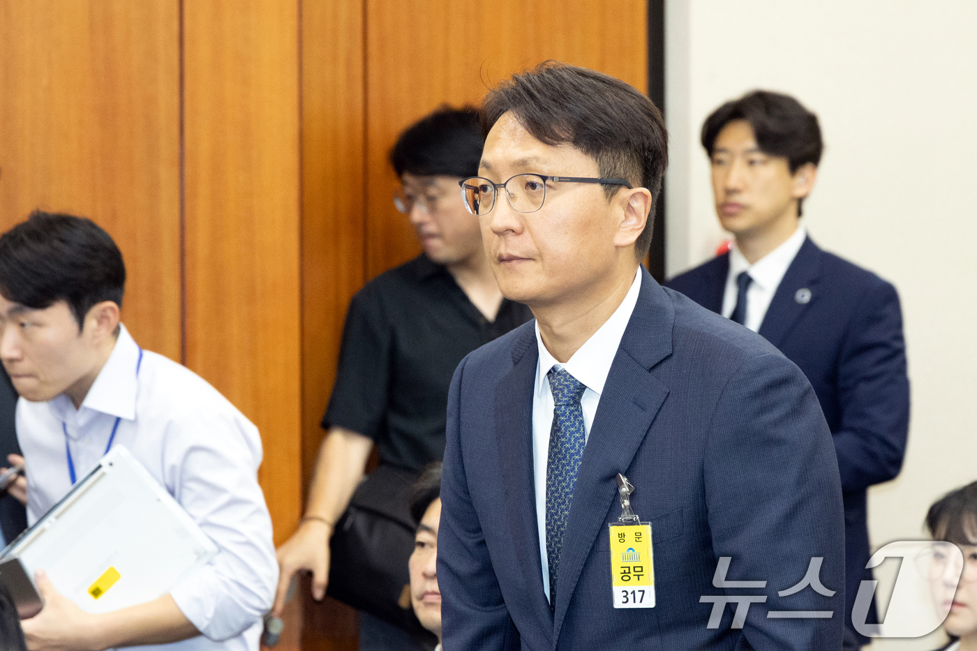 (서울=뉴스1) 이승배 기자 = 박대준 쿠팡 대표이사가 14일 서울 여의도 국회에서 열린 과학기술정보방송통신위원회 방송통신위원회 등에 대한 국정감사에 출석해 인사하고 있다. 202 …