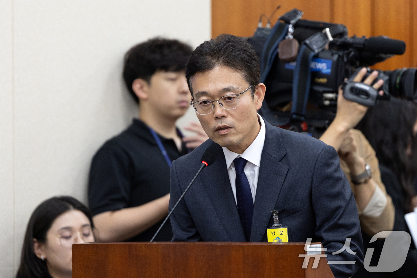 (서울=뉴스1) 이승배 기자 = 이상록 한국 TV홈쇼핑 협회장이 14일 서울 여의도 국회에서 열린 과학기술정보방송통신위원회 방송통신위원회 등에 대한 국정감사에 출석해 의원 질의에 …