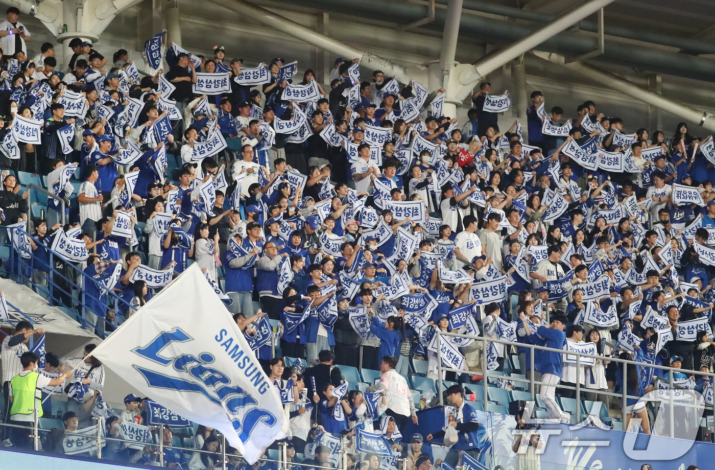 (대구=뉴스1) 공정식 기자 = 14일 오후 대구 삼성라이온즈파크에서 열린 프로야구 2025 신한 SOL뱅크 KBO 준플레이오프 4차전 삼성 라이온즈와 SSG 랜더스의 경기, 삼성 …