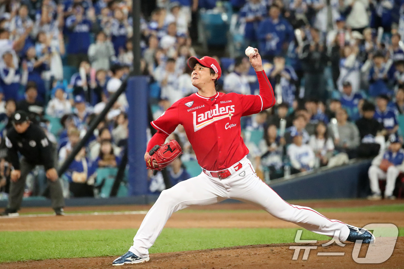 (대구=뉴스1) 공정식 기자 = 14일 오후 대구 삼성라이온즈파크에서 열린 프로야구 2025 신한 SOL뱅크 KBO 준플레이오프 4차전 삼성 라이온즈와 SSG 랜더스의 경기, SS …