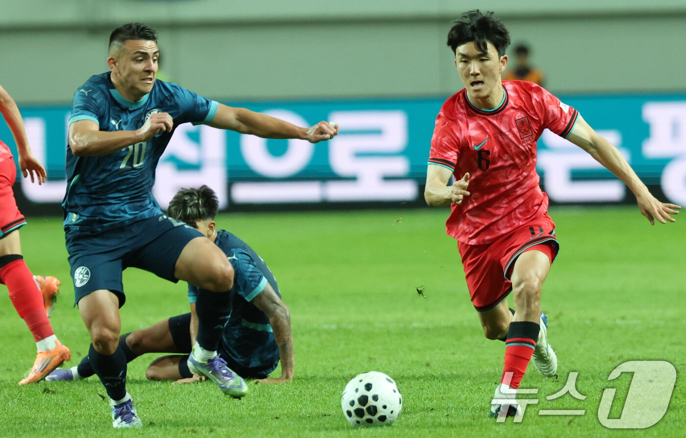 본문 이미지 - 황인범이 건강하게 잘 뛰는 것이 최상이다. 하지만 그것만 바라고 있어서는 곤란하다. ⓒ News1 김명섭 기자