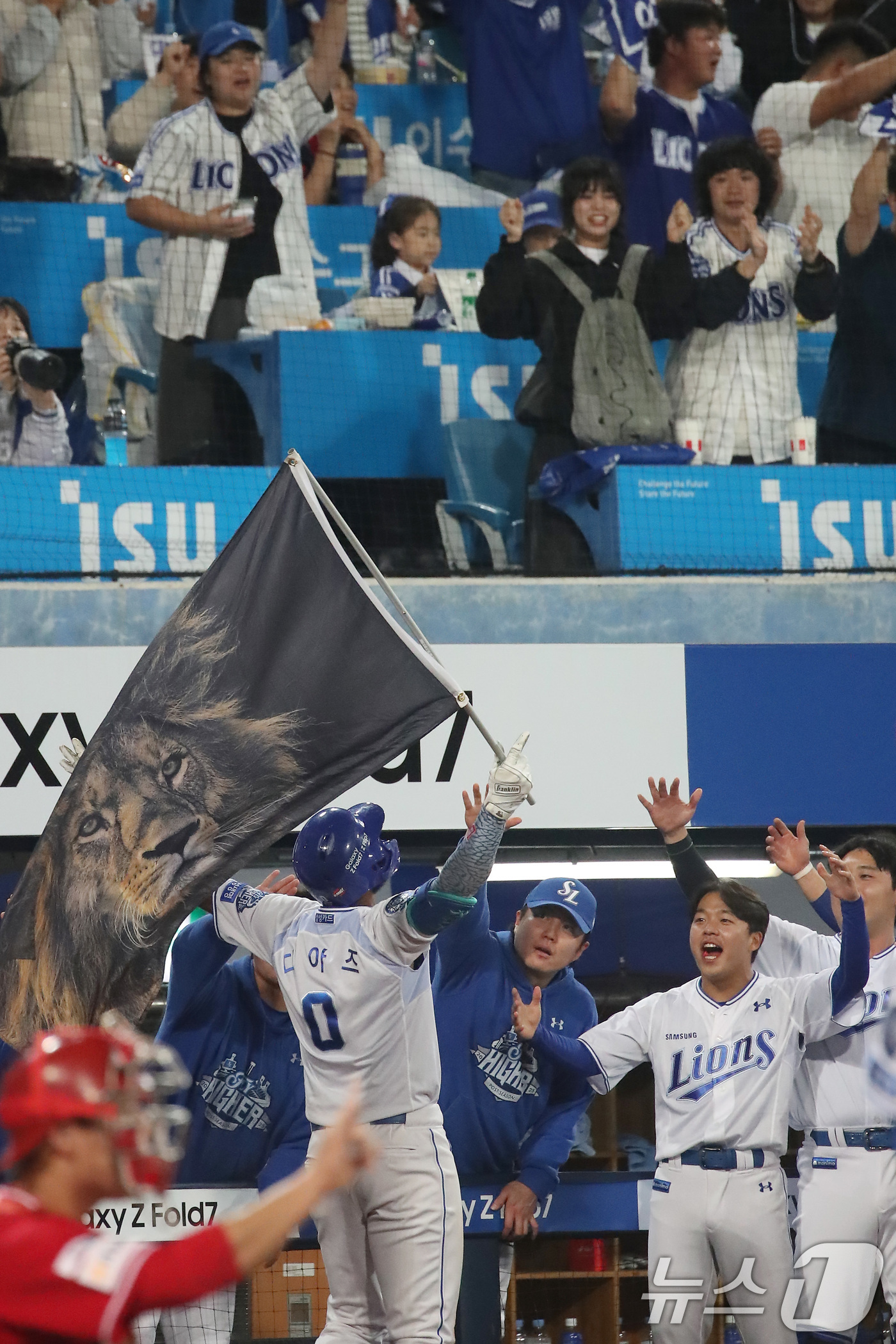 (대구=뉴스1) 공정식 기자 = 14일 오후 대구 삼성라이온즈파크에서 열린 프로야구 2025 신한 SOL뱅크 KBO 준플레이오프 4차전 삼성 라이온즈와 SSG 랜더스의 경기, 삼성 …