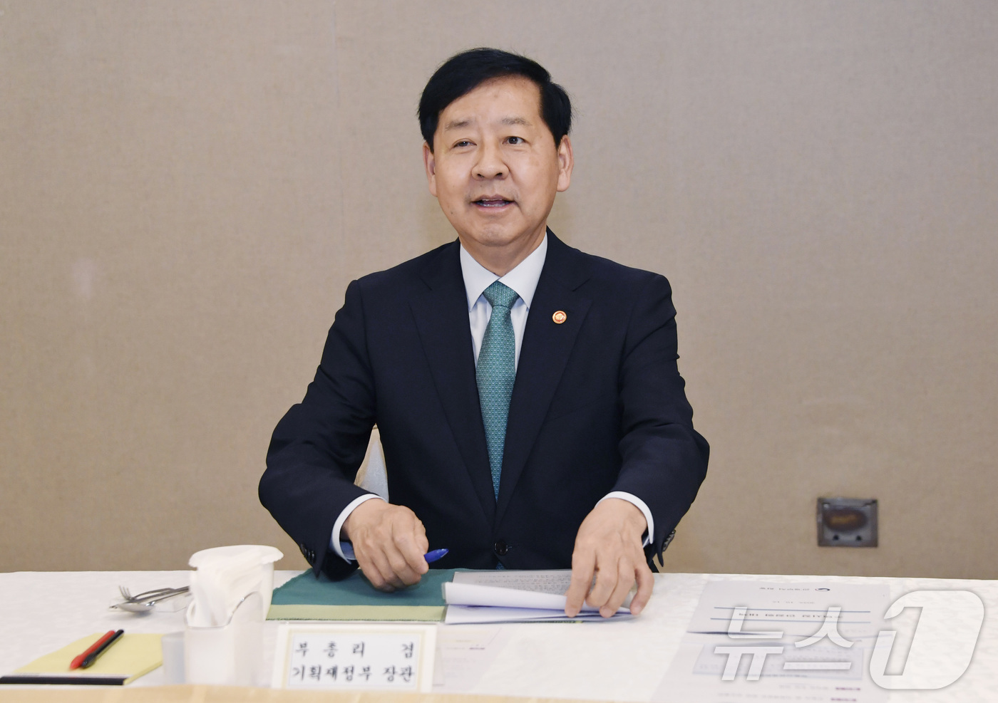 (서울=뉴스1) = 구윤철 경제부총리 겸 기획재정부 장관이 15일 오전 서울 종로구 정부서울청사에서 열린 '부동산관계장관회의'에서 모두발언을 하고 있다. (기획재정부 제공. 재판매 …