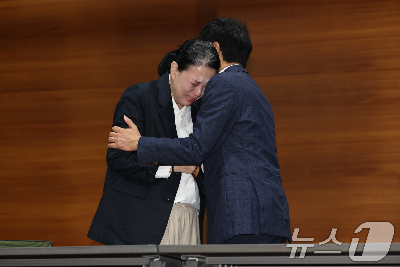 (서울=뉴스1) 박정호 기자 = 안형준 MBC 사장이 15일 오전 서울시 마포구 상암동 MBC 상암사옥 골든마우스홀에서 가진 대국민 기자회견에서 직장 내 괴롭힘을 호소하며 스스로 …