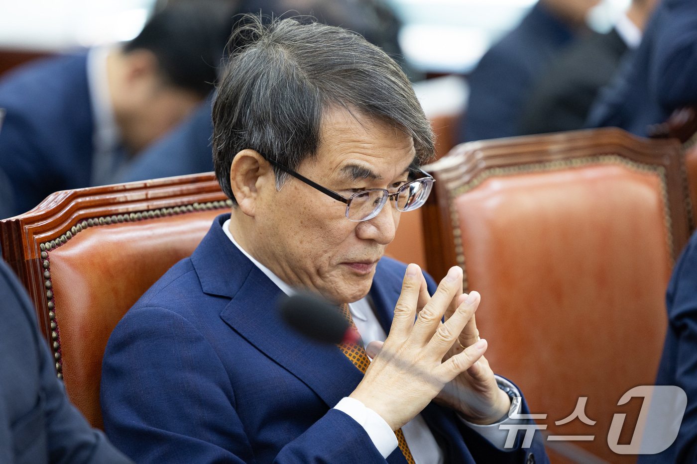 (서울=뉴스1) 유승관 기자 = 노태악 중앙선거관리위원장이 15일 서울 여의도 국회에서 열린 행정안전위원회의 중앙선거관리위원회 등에 대한 국정감사에 출석해 자리하고 있다. 2025 …