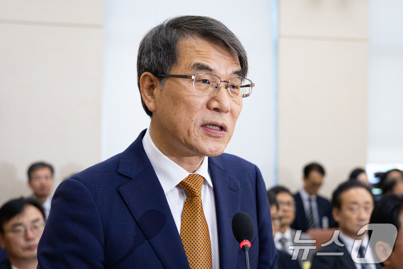 (서울=뉴스1) 유승관 기자 = 노태악 중앙선거관리위원장이 15일 서울 여의도 국회에서 열린 행정안전위원회의 중앙선거관리위원회 등에 대한 국정감사에 출석해 인사말을 하고 있다. 2 …