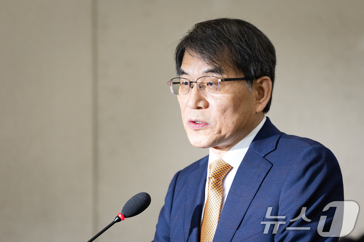 (서울=뉴스1) 유승관 기자 = 노태악 중앙선거관리위원장이 15일 서울 여의도 국회에서 열린 행정안전위원회의 중앙선거관리위원회 등에 대한 국정감사에 출석해 인사말을 하고 있다. 2 …