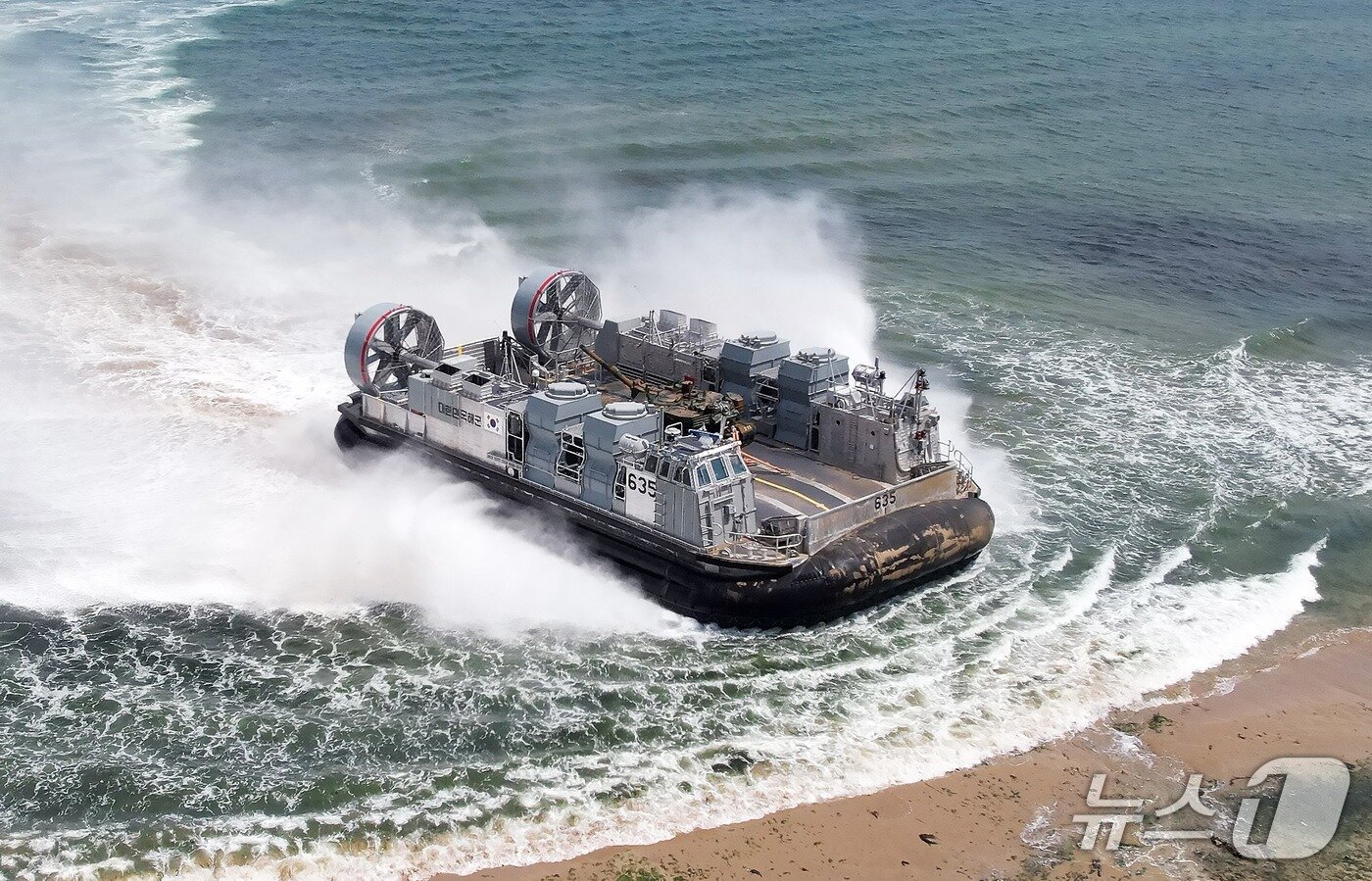 본문 이미지 - HJ중공업이 건조한 해군 고속상륙정(LSF-II).(HJ중공업 제공. 재판매 및 DB금지)