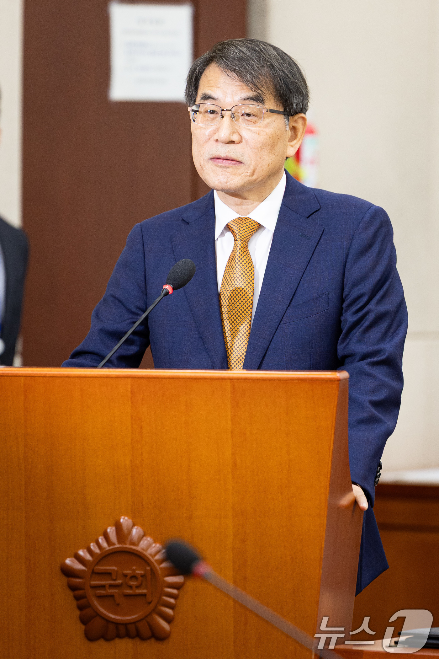 (서울=뉴스1) 유승관 기자 = 노태악 중앙선거관리위원장이 15일 서울 여의도 국회에서 열린 행정안전위원회의 중앙선거관리위원회 등에 대한 국정감사에 출석해 인사말을 하고 있다. 2 …