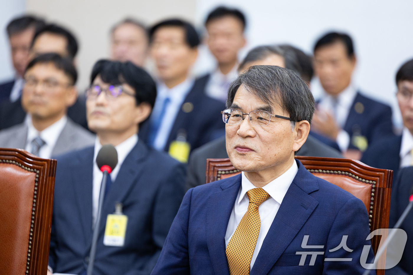 (서울=뉴스1) 유승관 기자 = 노태악 중앙선거관리위원장이 15일 서울 여의도 국회에서 열린 행정안전위원회의 중앙선거관리위원회 등에 대한 국정감사에 출석해 인사말을 마친 후 여야 …