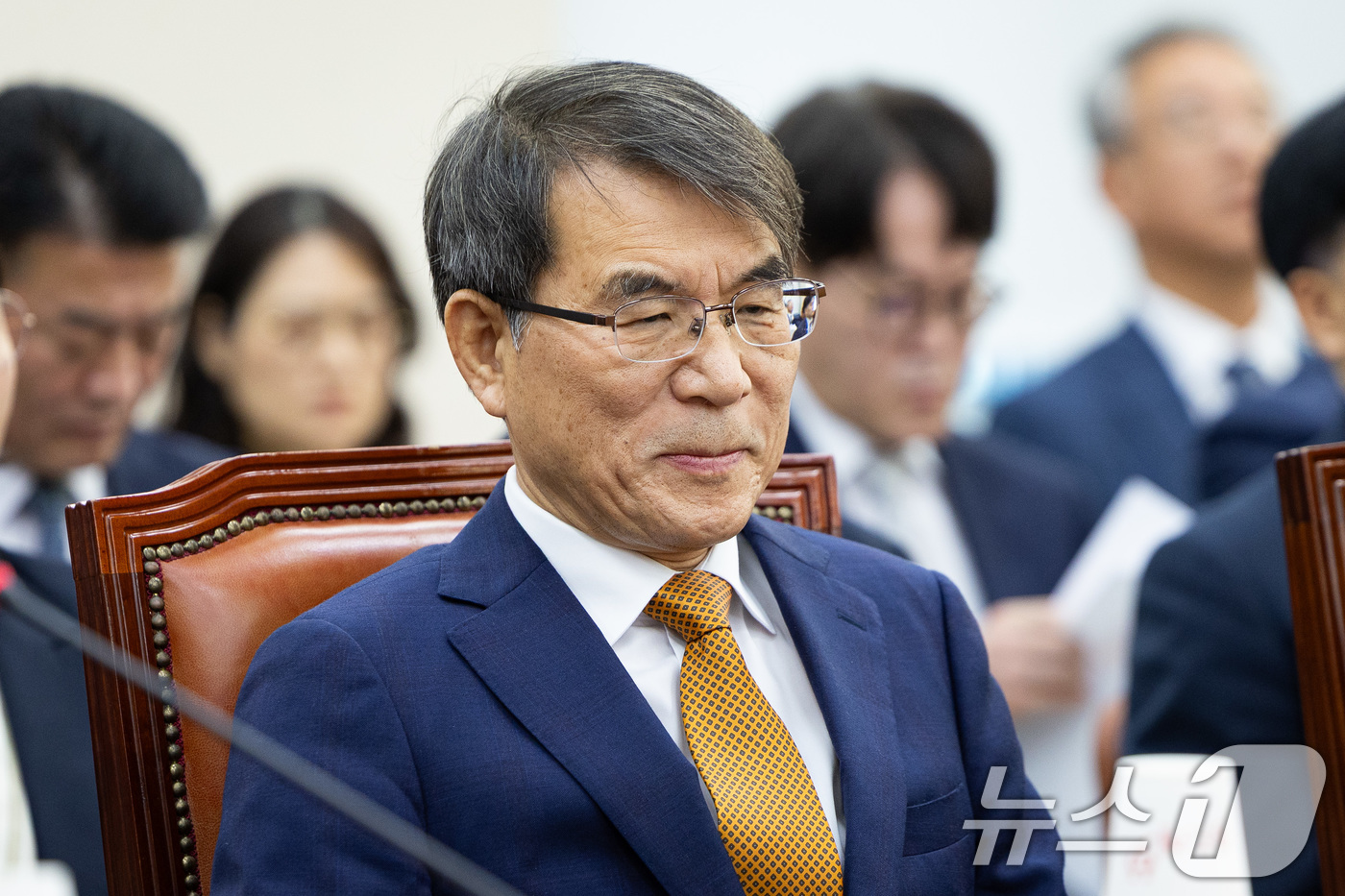 (서울=뉴스1) 유승관 기자 = 노태악 중앙선거관리위원장이 15일 서울 여의도 국회에서 열린 행정안전위원회의 중앙선거관리위원회 등에 대한 국정감사에 출석해 인사말을 마친 후 여야 …