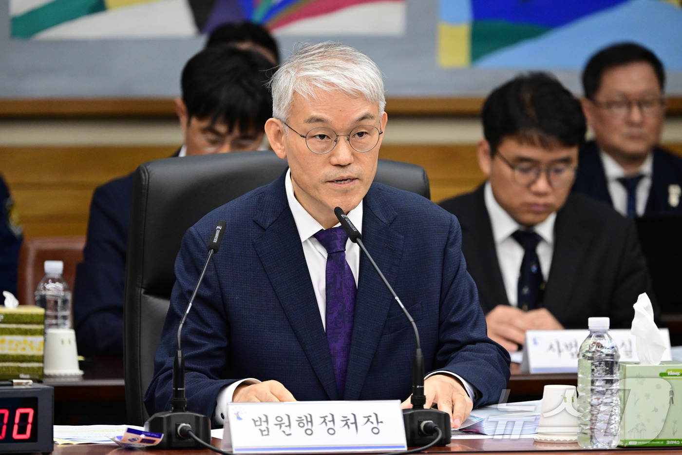 (서울=뉴스1) 국회사진기자단 = 천대엽 법원행정처장이 15일 서울 서초구 대법원에서 열린 국회 법제사법위원회의 대법원에 대한 현장 국정감사에 출석해 추미애 위원장의 발언에 답변하 …