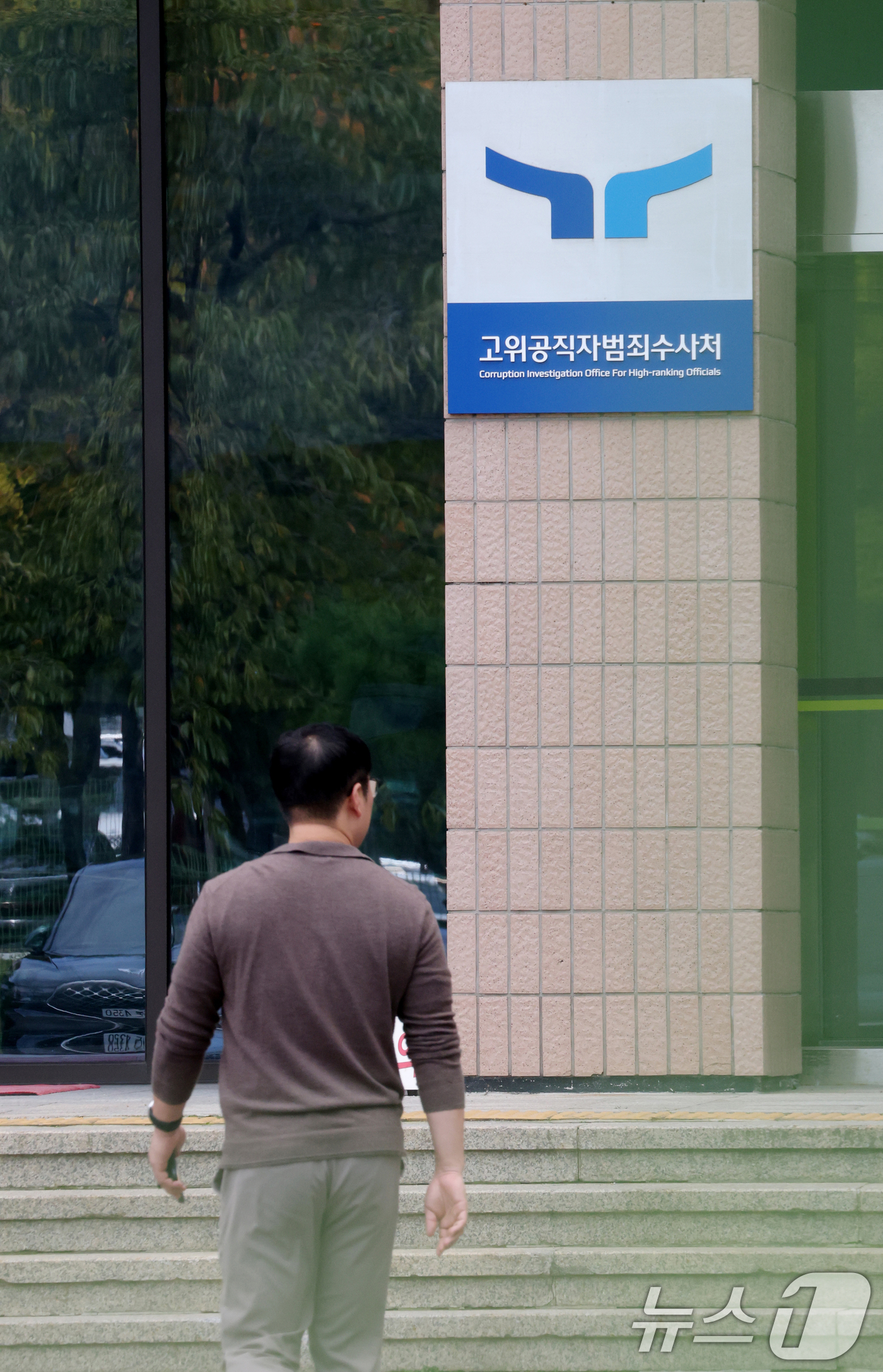 (과천=뉴스1) 김영운 기자 = 순직해병특검팀(특별검사 이명현)이 15일 송창전 전 고위공직자범죄수사처(공수처) 수사2부장검사의 국회 위증 의혹과 관련해 오동운 공수처장과 이재승 …