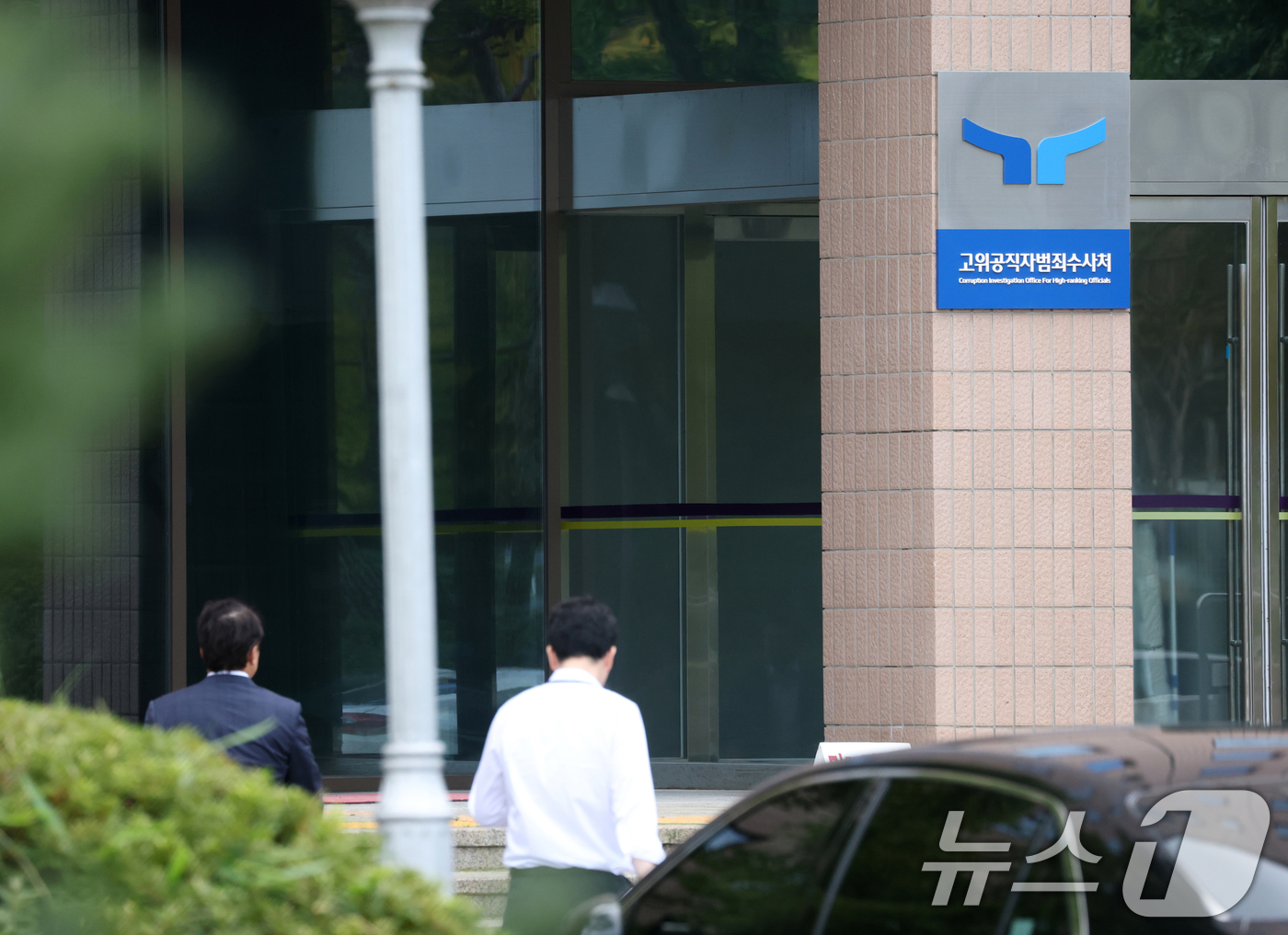 (과천=뉴스1) 김영운 기자 = 순직해병특검팀(특별검사 이명현)이 15일 송창전 전 고위공직자범죄수사처(공수처) 수사2부장검사의 국회 위증 의혹과 관련해 오동운 공수처장과 이재승 …