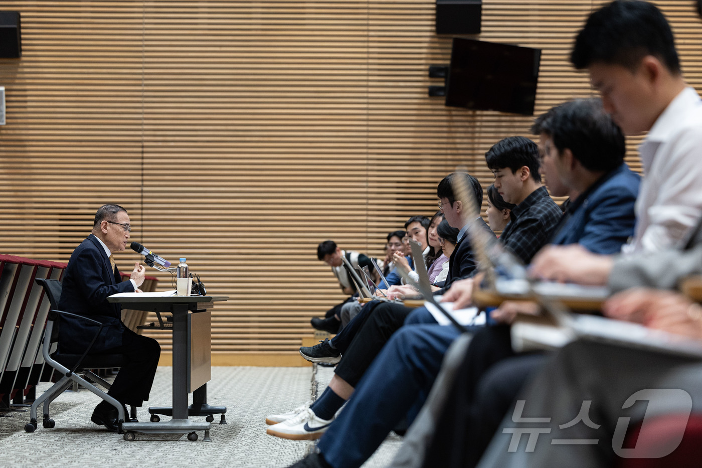 (서울=뉴스1) 이재명 기자 = 위성락 국가안보실장이 15일 서울 용산 대통령실 청사에서 한국인 대상 납치·감금 범죄가 급증하는 캄보디아에 대한 대응 현황 브리핑을 하고 있다. 2 …