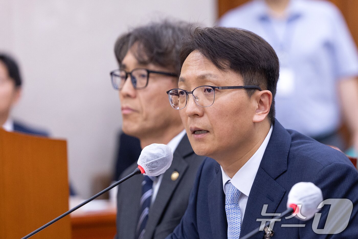 본문 이미지 - 박대준 쿠팡 대표가 15일 서울 여의도 국회에서 열린 농림축산식품해양수산위원회 해양수산부 등에 대한 국정감사에 출석해 의원 질의에 답변하고 있다. 2025.10.15/뉴스1 ⓒ News1 이승배 기자