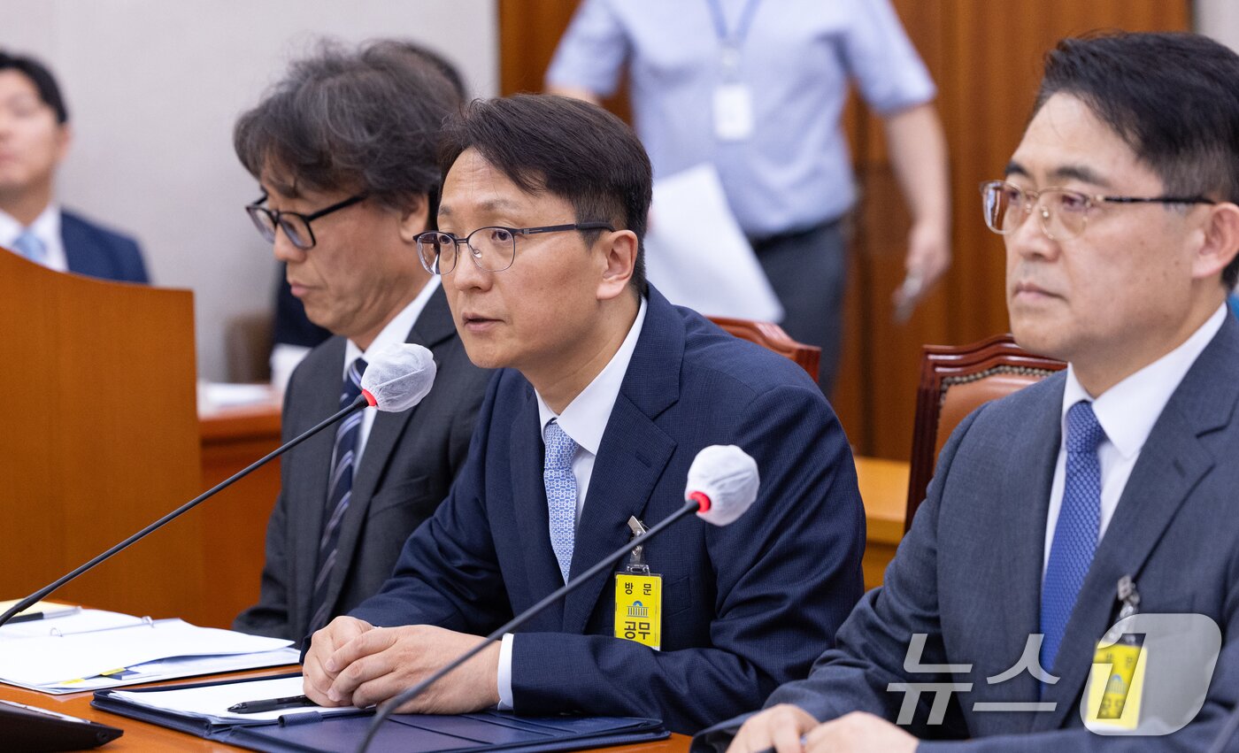 본문 이미지 - 박대준 쿠팡 대표가 15일 서울 여의도 국회에서 열린 농림축산식품해양수산위원회 해양수산부 등에 대한 국정감사에 출석해 의원 질의에 답변하고 있다. 2025.10.15/뉴스1 ⓒ News1 이승배 기자