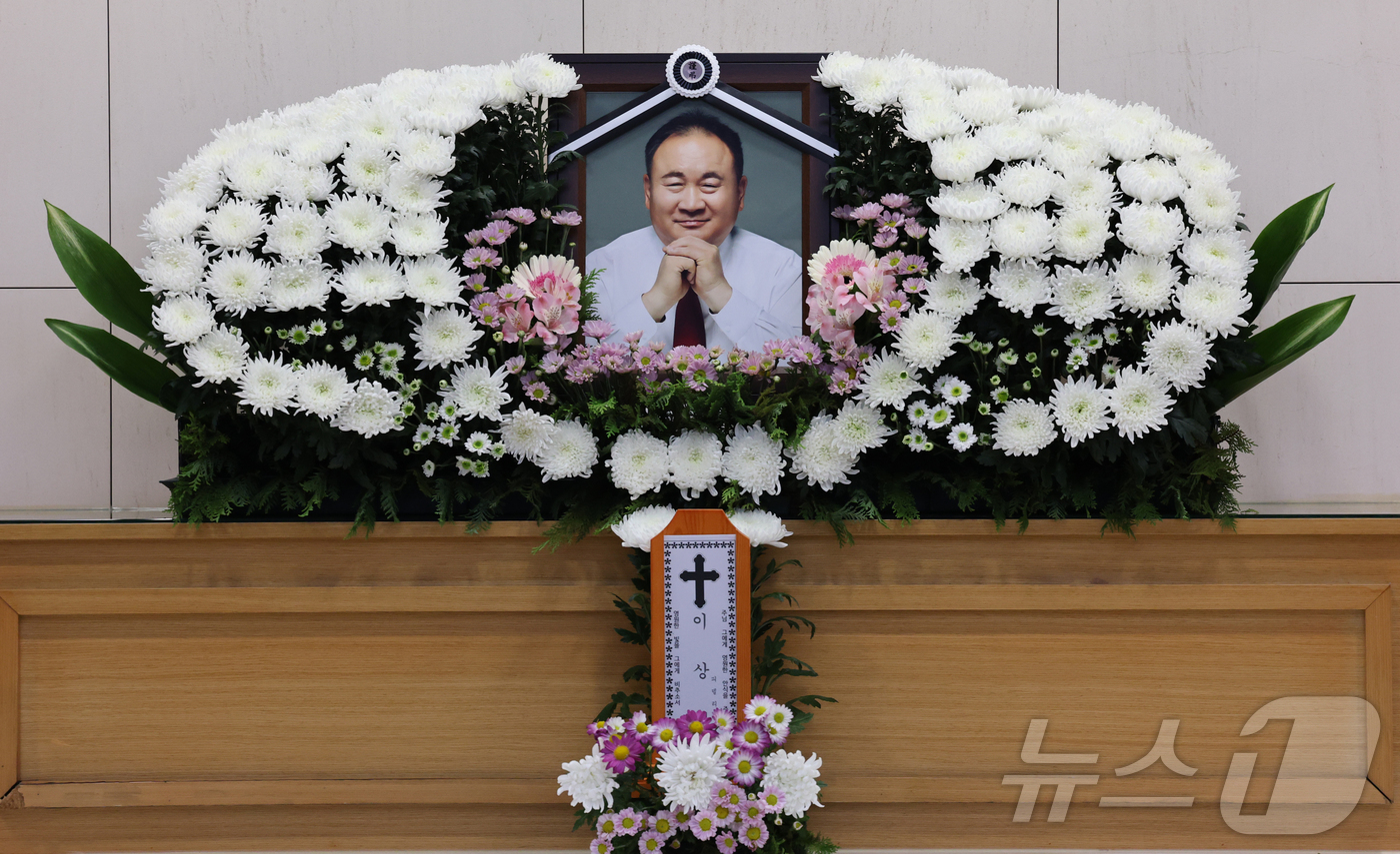 (대전=뉴스1) 김기태 기자 = 5선 국회의원을 지낸 이상민 국민의힘 대전시당위원장이 15일 별세했다. 을지대병원 장례식장에 이상민 위원장의 빈소가 마련돼 있다.  2025.10. …