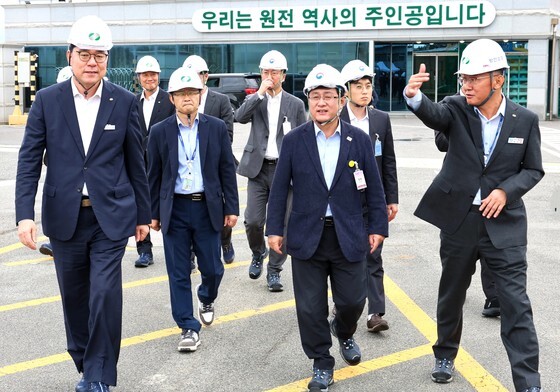 기후장관 "원전 2기 외 추가 가능성 열어둬…文 탈원전 때와 여건 달라"