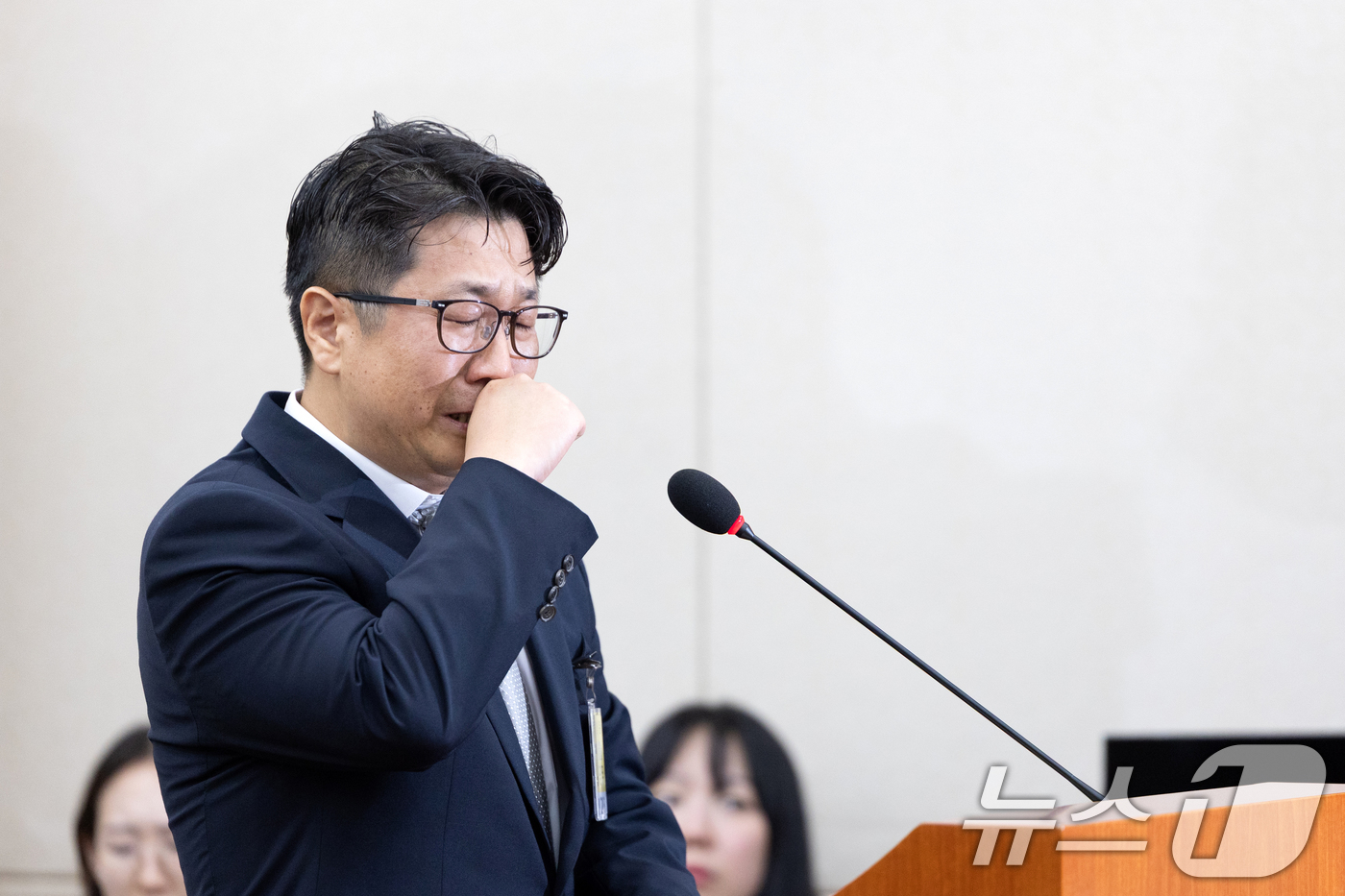 (서울=뉴스1) 이승배 기자 = 문지석 검사가 15일 서울 여의도 국회에서 열린 기후에너지환경노동위원회 고용노동부 등에 대한 국정감사에 쿠팡CFS 퇴직금 미지급 검찰 수사 관련 참 …