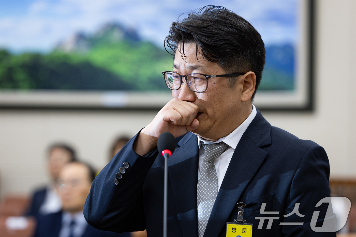 (서울=뉴스1) 유승관 기자 = 문지석 검사가 15일 서울 여의도 국회에서 열린 기후에너지환경노동위원회 고용노동부 등에 대한 국정감사에 쿠팡CFS 퇴직금 미지급 검찰 수사 관련 참 …