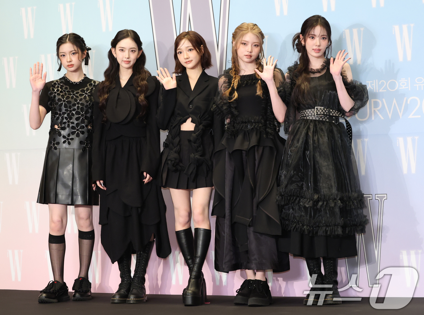 (서울=뉴스1) 권현진 기자 = 그룹 키키가 15일 서울 종로구 포시즌스 호텔에서 열린 ‘제20회 유방암 인식 향상 캠페인 자선 행사’에서 포즈를 취하고 있다.  2025.10.1 …