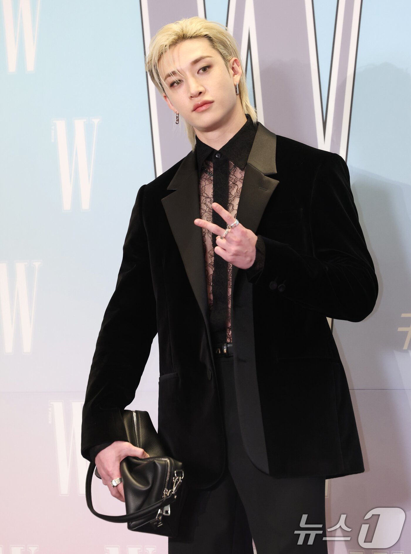 방찬, 금발의 미남