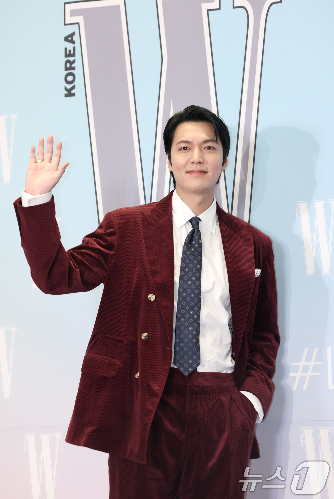 (서울=뉴스1) 권현진 기자 = 배우 이민호가 15일 서울 종로구 포시즌스 호텔에서 열린 ‘제20회 유방암 인식 향상 캠페인 자선 행사’에서 포즈를 취하고 있다. 2025.10.1 …