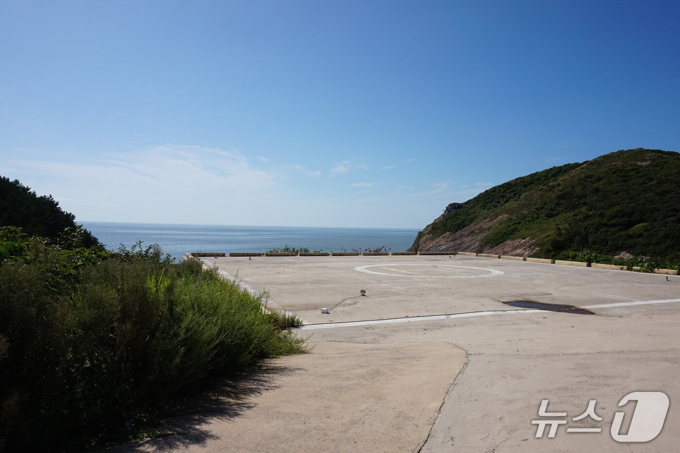 본문 이미지 - 외병도 헬기장.  &#39;대한민국 최고의 낙조&#39;를 볼 수 있는 곳이다. 2025.10.18/뉴스1 ⓒ News1 조영석 기자  